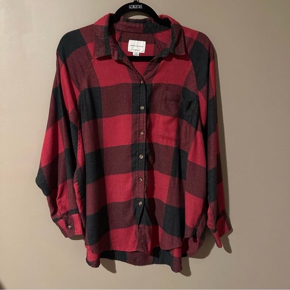 Women’s American Eagle Oversized Fit Button Up Red and Black Flannel Size Small - Picture 2 of 7